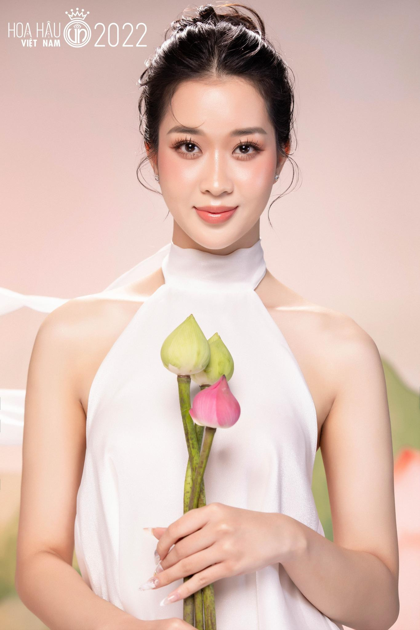 Nguyễn Linh Thu (SBD 057) và Trần Lê Mai Chi (SBD 052). Nguyễn Linh Thu (SBD 057) và Trần Lê Mai Chi (SBD 052).