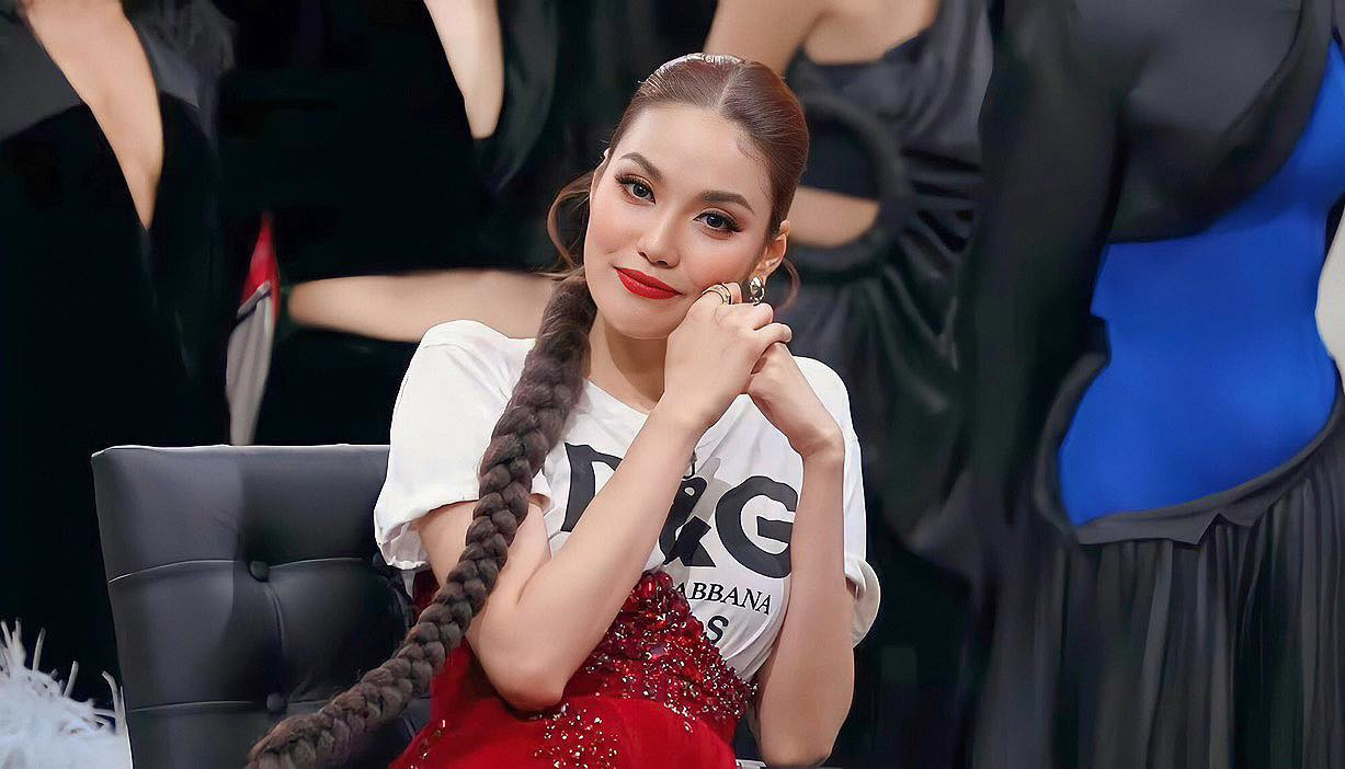 Show đánh dấu sự trở lại game show của Hồ Ngọc Hà, Thanh Hằng sau nhiều năm vắng bóng ghế nóng. Show đánh dấu sự trở lại game show của Hồ Ngọc Hà, Thanh Hằng sau nhiều năm vắng bóng ghế nóng.