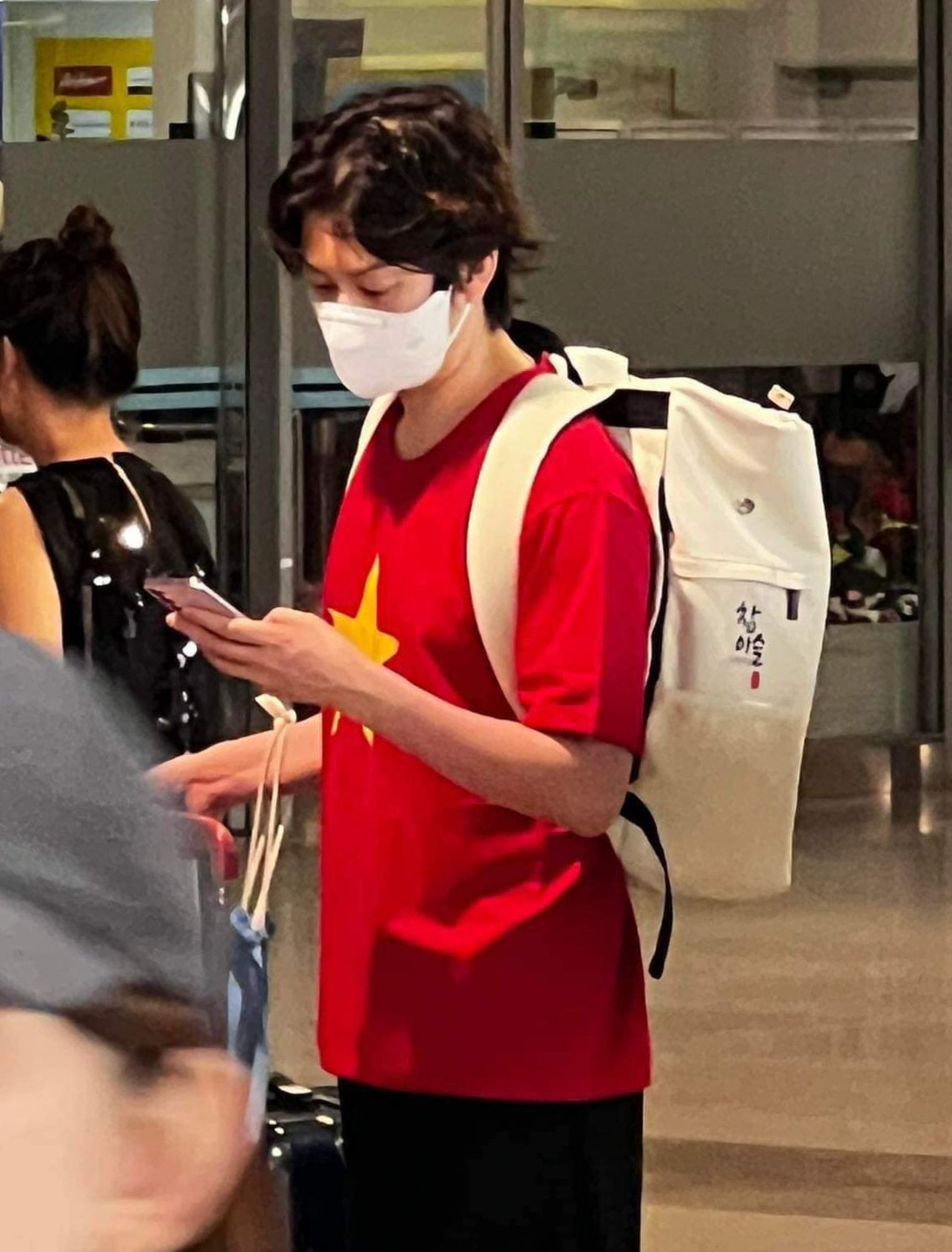 Thành viên nhóm Super Junior có mặt tại TPHCM tham dự sự kiện ngày 13/6. Anh di chuyển từ TPHCM đến Đà Nẵng để chuẩn bị cho đêm nhạc.