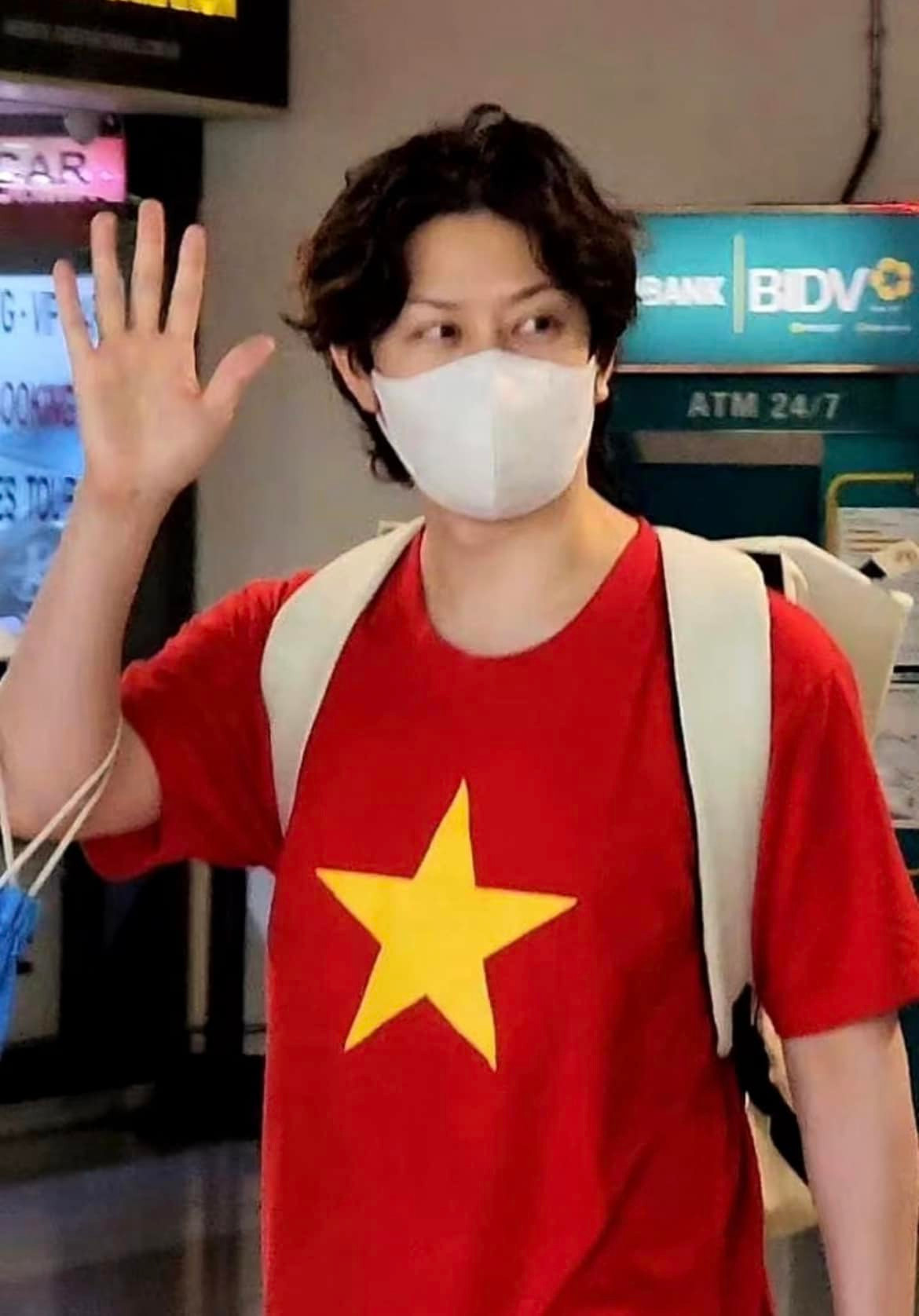 Thành viên nhóm Super Junior có mặt tại TPHCM tham dự sự kiện ngày 13/6. Anh di chuyển từ TPHCM đến Đà Nẵng để chuẩn bị cho đêm nhạc.