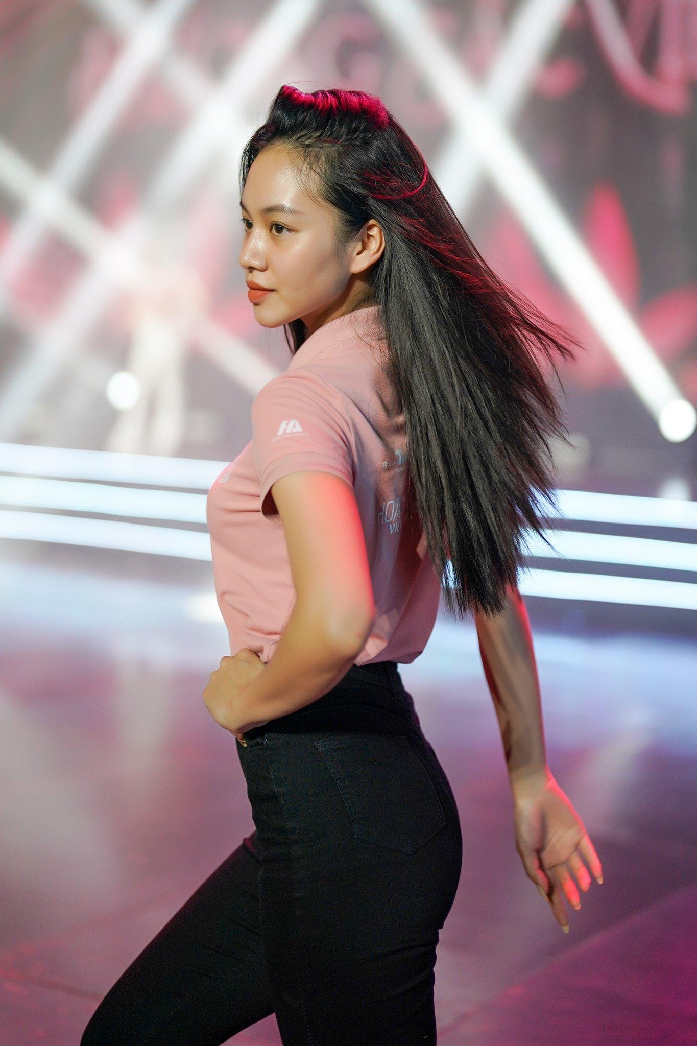 Do có kinh nghiệm nhảy múa, Nguyễn Thị Hương Giang (SBD 126) luôn có những bước đi ấn tượng trên sân khấu.