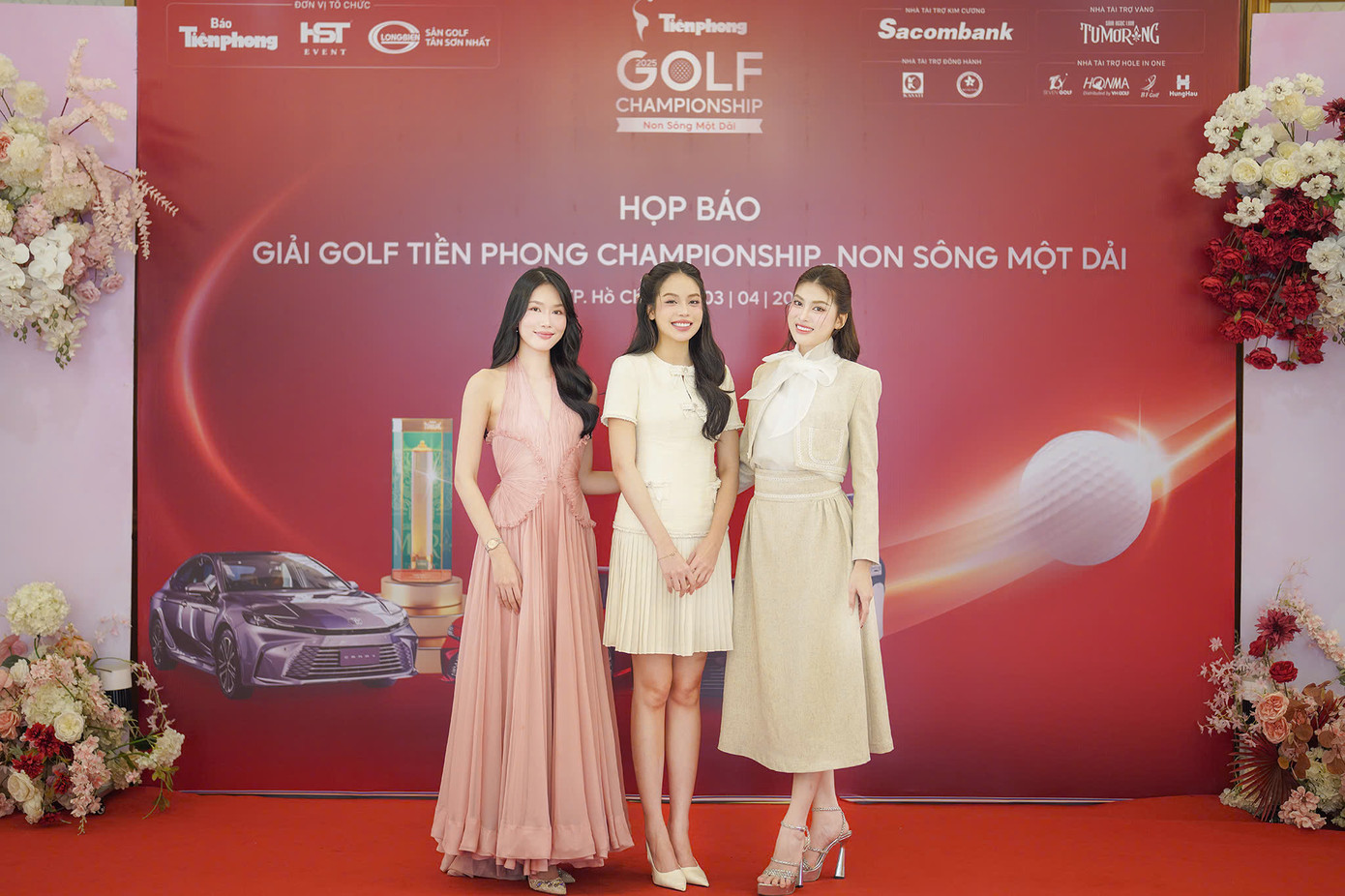 Các hoa hậu, á hậu cho biết tự hào khi trở thành đại sứ của giải Tiền Phong Golf Championship gắn với chủ đề Non sông một dải, hướng tới kỷ niệm 50 năm ngày Thống nhất đất nước (30/4/1075-30/4/2025).