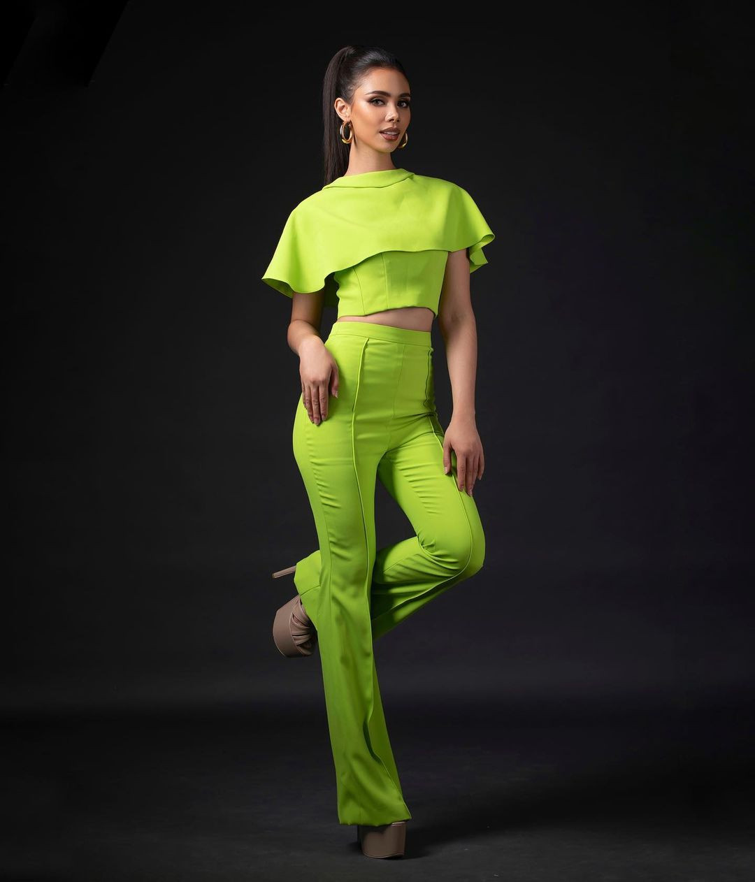 Những năm gần đây, đặc biệt trong năm 2022, Campuchia đầu tư mạnh vào các cuộc thi sắc đẹp. Trước đó, người đẹp Pich Votey Saravody đại diện Campuchia giành ngôi vị Á hậu 5 tại Miss Grand International. Các chuyên trang sắc đẹp dự đoán Manita Hang tiếp nối thành tích của Pich Votey Saravody và thay đổi vị thế của Campuchia trên bản đồ sắc đẹp quốc tế.