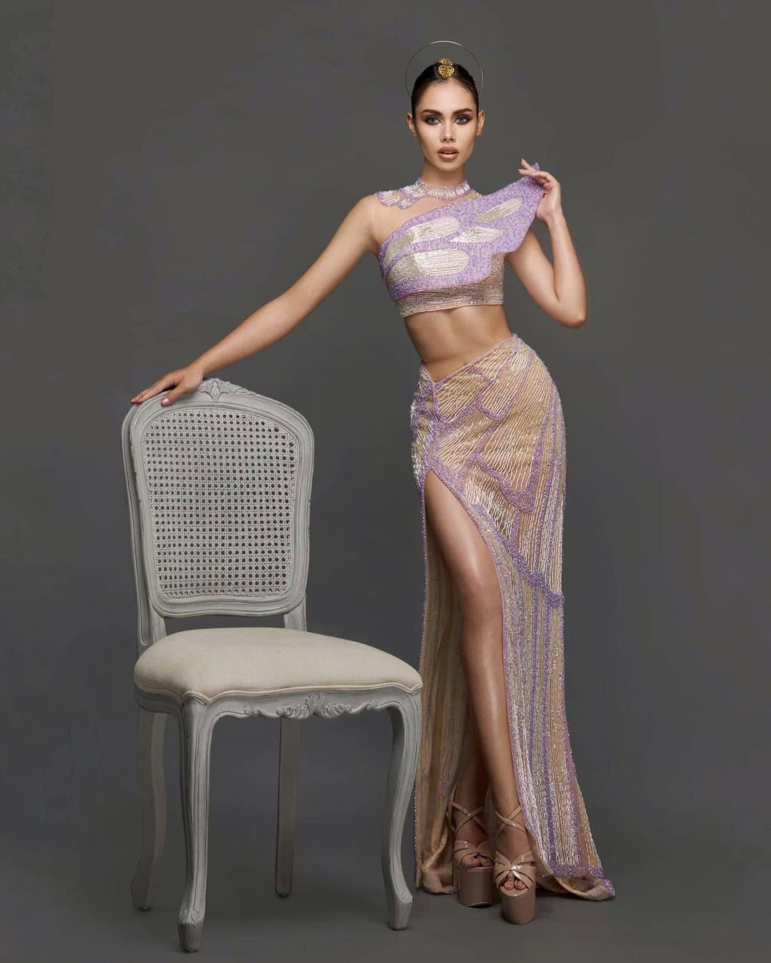 Trước khi đến với Miss Universe, Manita Hang tham gia nhiều cuộc thi sắc đẹp. Cô dự thi Miss Tourism Metropolitan cùng năm với Hoa hậu Hoàn vũ Thái Lan 2020 Amanda Obdam và giành ngôi vị Á hậu 2.