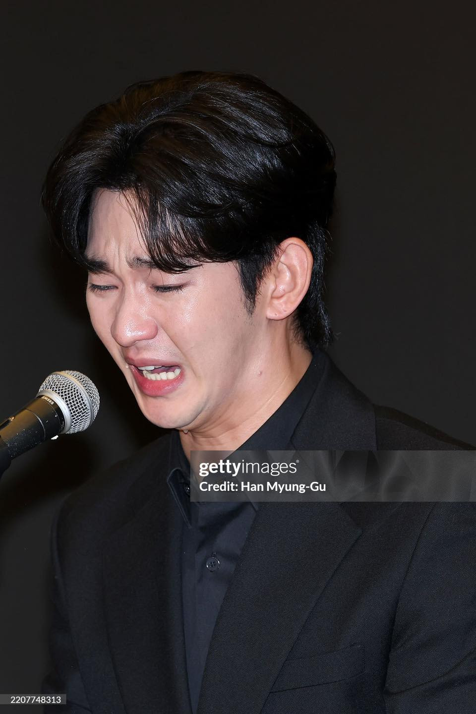 Kim Soo Hyun "khóc nhưng kem nền không trôi" trở thành đề tài bàn tán. Kim Soo Hyun "khóc nhưng kem nền không trôi" trở thành đề tài bàn tán.