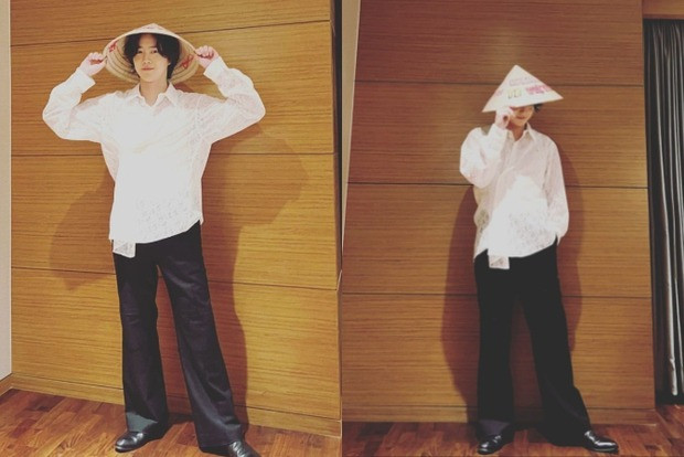 Suho và Xiumin nhóm EXO sang Việt Nam biểu diễn tối 26/9. Thành viên nhóm EXO mới đây đăng lên trang cá nhân loạt ảnh ghi lại khoảnh khắc diễn ở TPHCM trước hàng nghìn người hâm mộ. Suho và Xiumin nhóm EXO sang Việt Nam biểu diễn tối 26/9. Thành viên nhóm EXO mới đây đăng lên trang cá nhân loạt ảnh ghi lại khoảnh khắc diễn ở TPHCM trước hàng nghìn người hâm mộ.