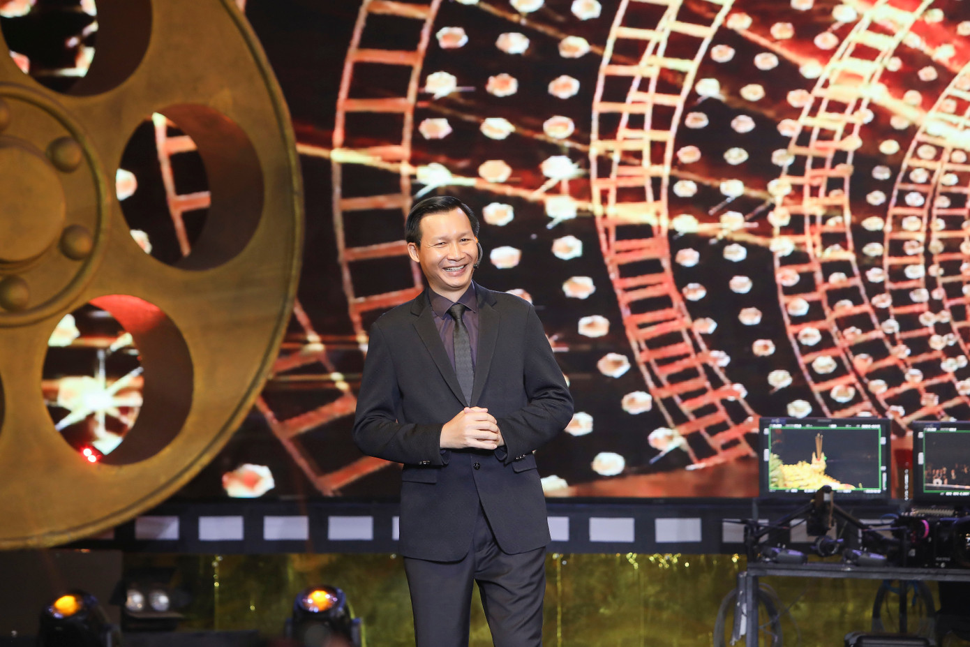 Đạo diễn Vũ Thành Vinh gia nhập điện ảnh sau nhiều năm gắn bó game show. Đạo diễn Vũ Thành Vinh gia nhập điện ảnh sau nhiều năm gắn bó game show.