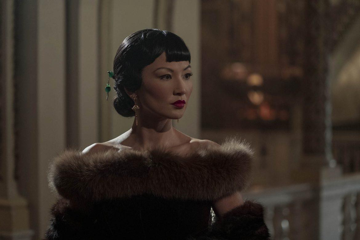 Anna May Wong (trái) và nữ diễn viên Michelle Krusiec trong vai ngôi sao gốc Á thành danh tại Mỹ. Ảnh: Guardian.