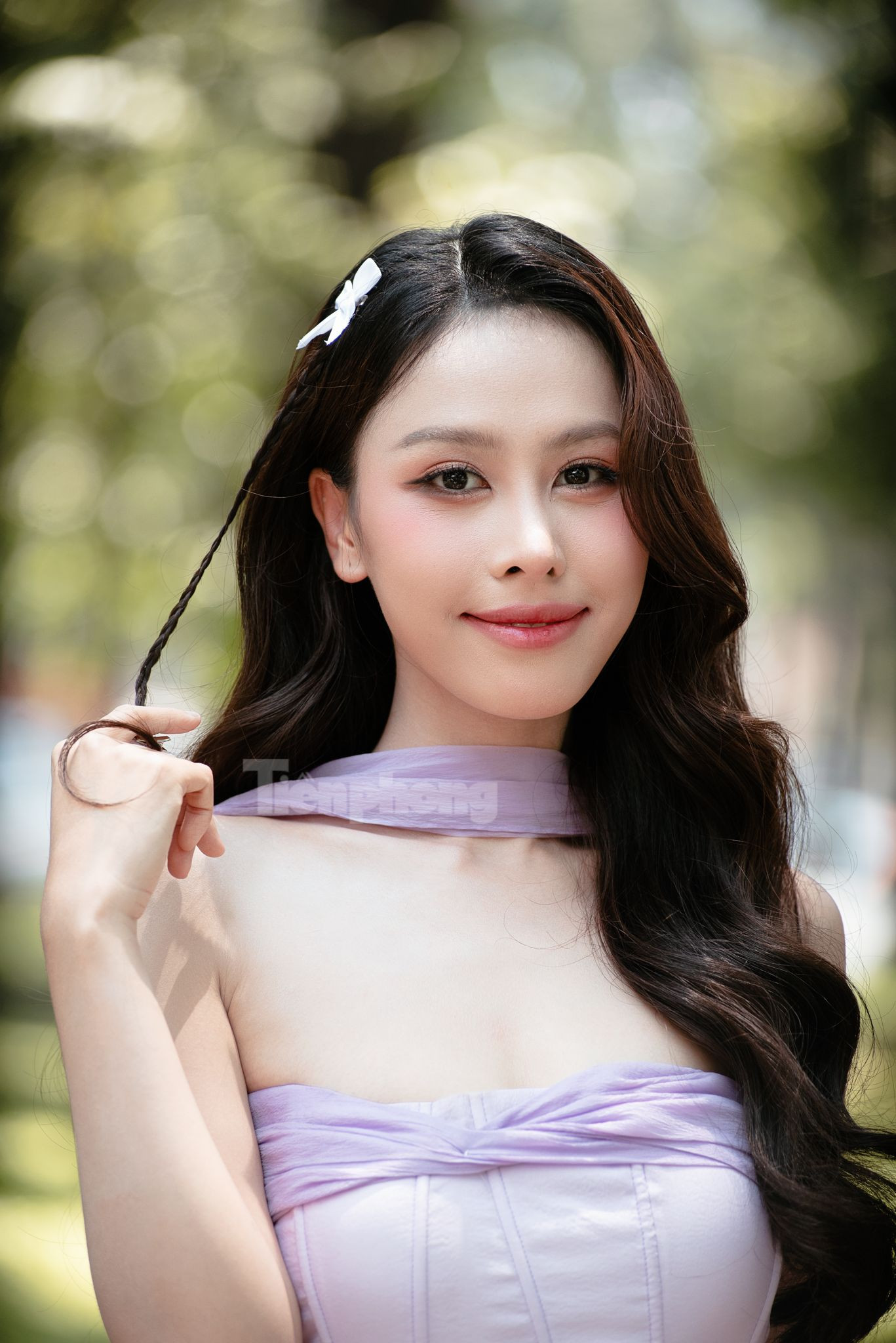 Ngọc Hằng là nhân tố đầu tiên của nhóm nhạc mang tên SLAYDIES có bốn thành viên đều là hoa hậu, á hậu.