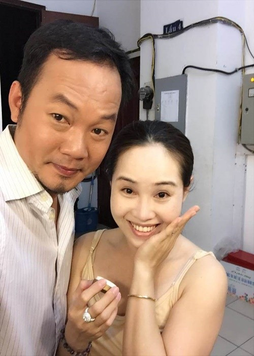 Phi Nga và Long đẹp trai là diễn viên quen mặt với khán giả phim truyền hình, sân khấu kịch miền Nam. Phi Nga và Long đẹp trai là diễn viên quen mặt với khán giả phim truyền hình, sân khấu kịch miền Nam.