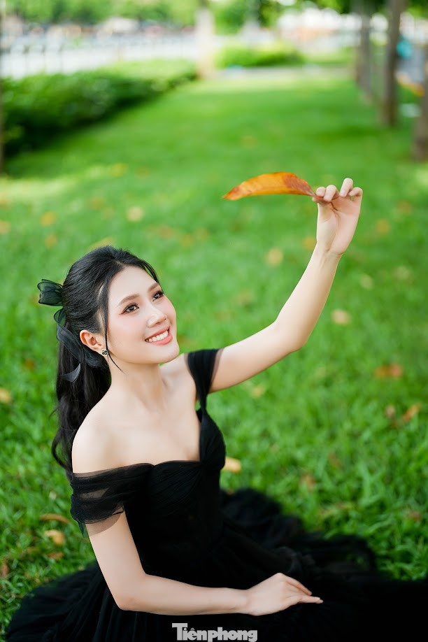 Về những thí sinh phải dừng chân sớm, Thùy Nhiên nói cô thấy tiếc nuối nhưng phải chấp nhận luật chơi. &quot;Tôi chuẩn bị sẵn tâm lý vì cuộc thi nào cũng có tính chọn lọc. Chúng ta phải hiểu luật chơi, tôn trọng ban giám khảo và có sự thấu hiểu&quot;, thí sinh quê Vĩnh Long nói thêm.