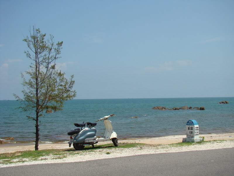 Từ suối nước nóng Bình Châu xuống biển Hồ Cốc rất gần, thuận tiện cho việc di chuyển. Từ suối nước nóng Bình Châu xuống biển Hồ Cốc rất gần, thuận tiện cho việc di chuyển.