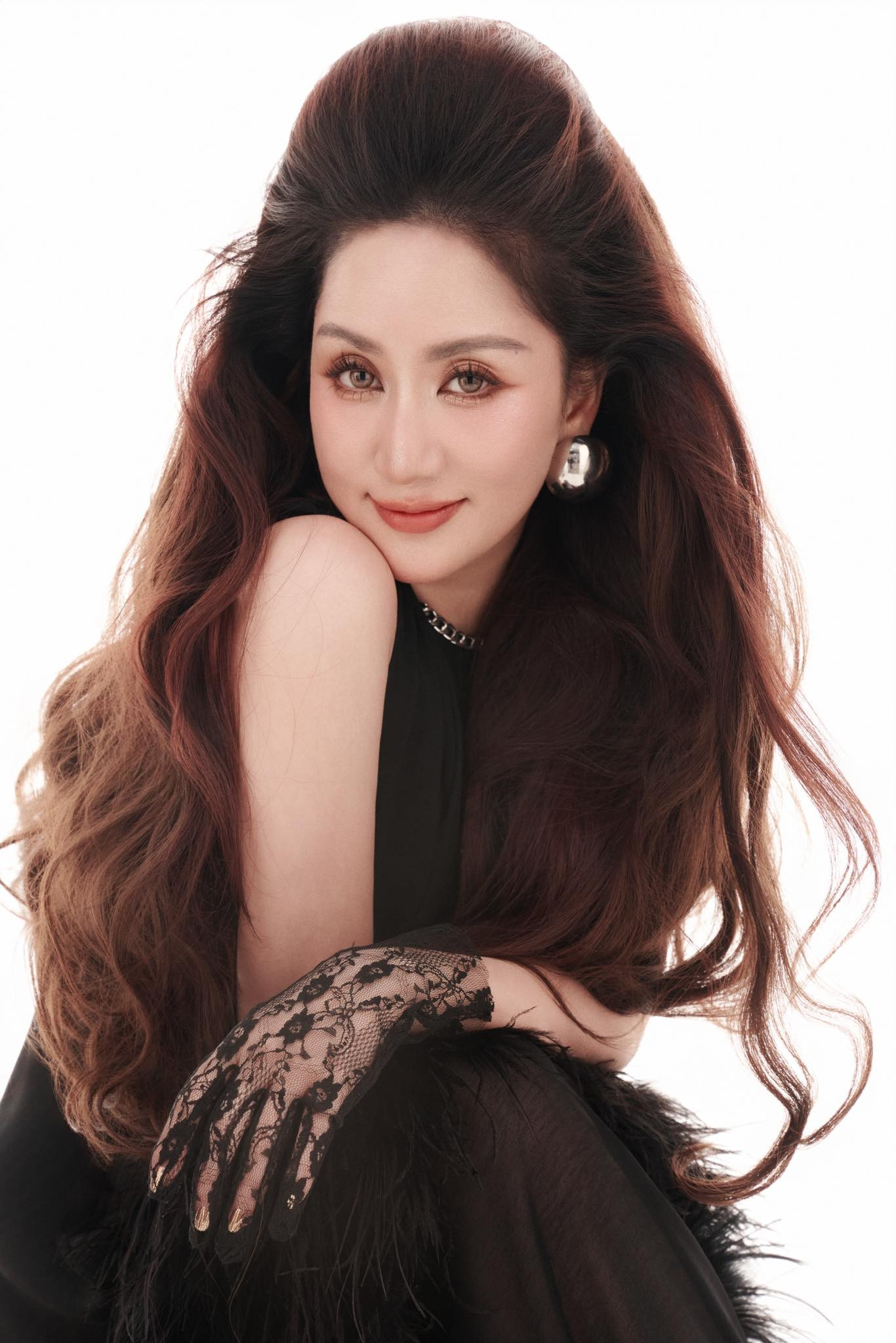 Bộ ảnh mới của Khánh Thi dịp sinh nhật. Bộ ảnh mới của Khánh Thi dịp sinh nhật.