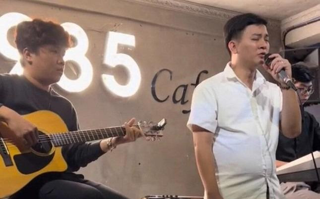 Giọng hát và ngoại hình của Hoài Lâm ngày trở lại. Giọng hát và ngoại hình của Hoài Lâm ngày trở lại.