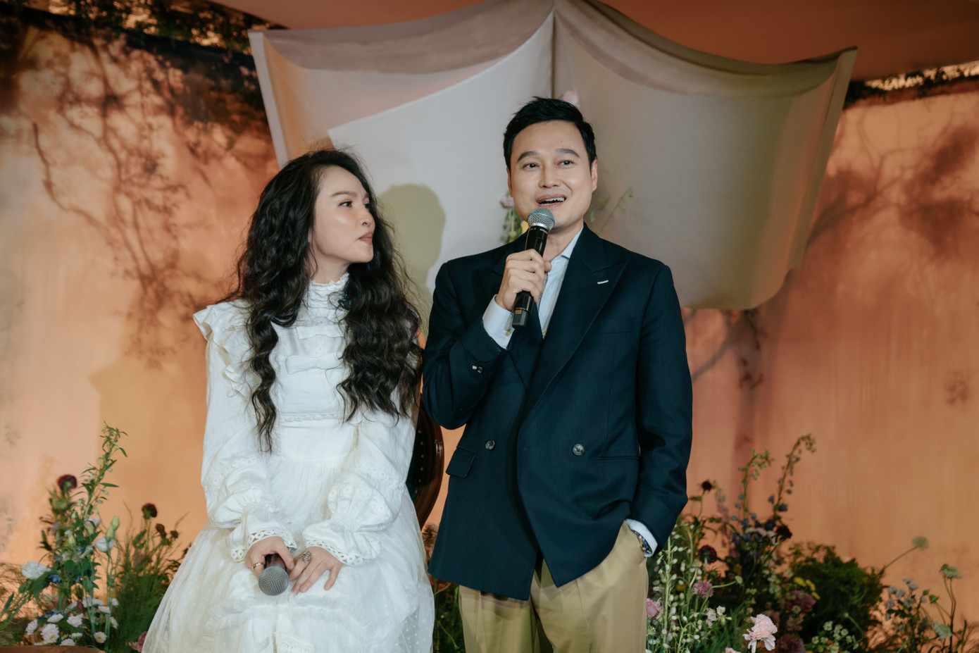 Hoa hậu Bảo Ngọc, ca sĩ Quang Vinh ủng hộ Hiền Thục ra mắt sách. Hoa hậu Bảo Ngọc, ca sĩ Quang Vinh ủng hộ Hiền Thục ra mắt sách.