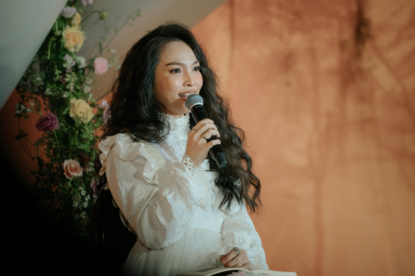 Hiền Thục xúc động khi kể về anh trai. Hiền Thục xúc động khi kể về anh trai.