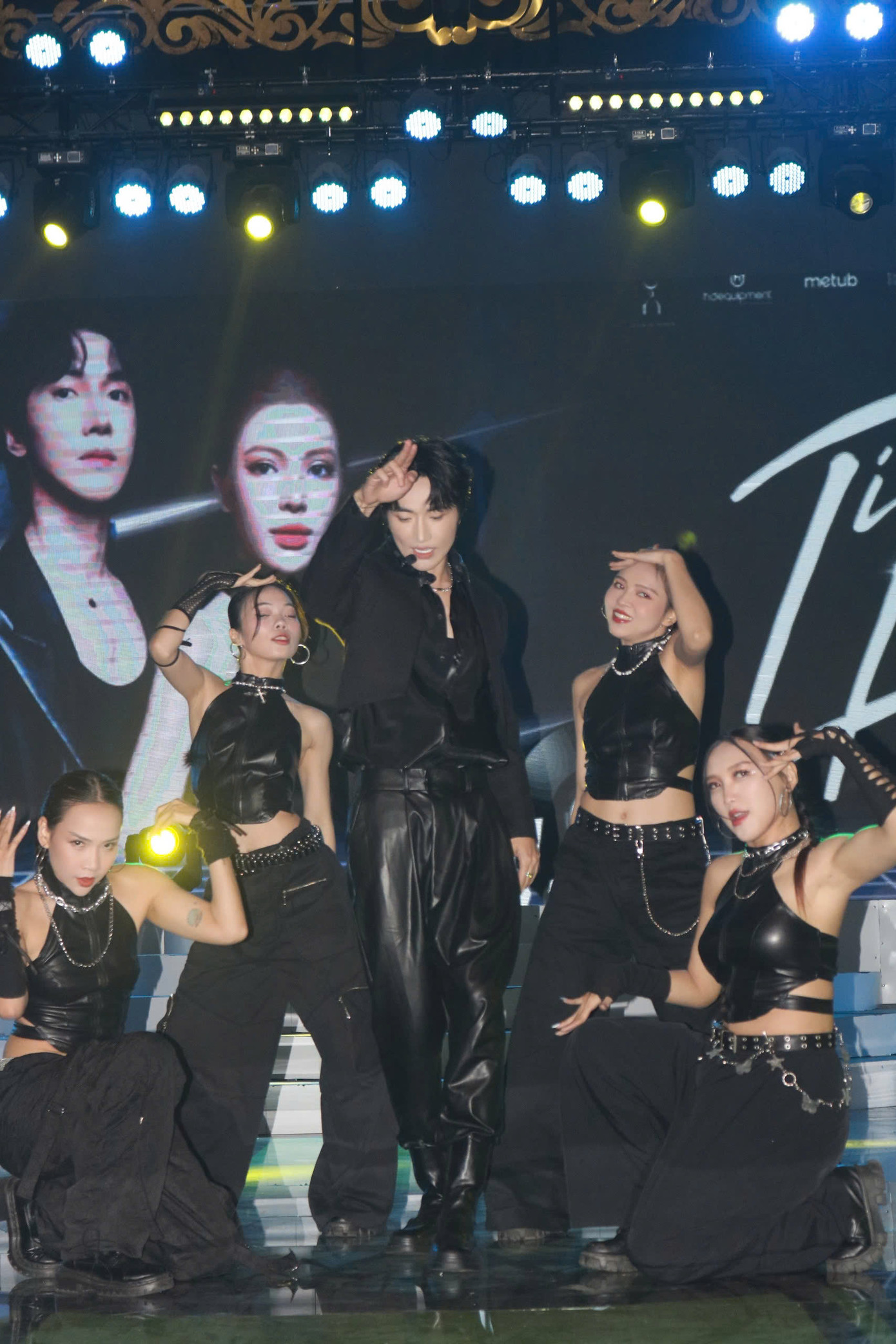 MingJi ở ẩn suốt 8 năm do trầm cảm.