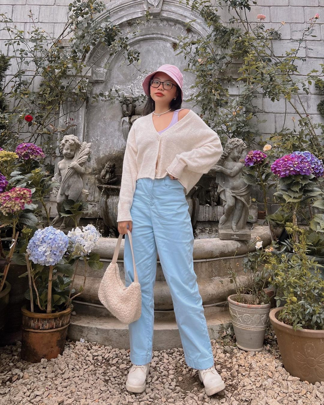 Phương Mỹ Chi cho biết cô muốn thay đổi hình tượng, mới mẻ hơn để phù hợp với thị trường âm nhạc. "Dù thay đổi, tôi vẫn muốn giữ lại nét truyền thống. Tôi không muốn mình táo bạo hay quyến rũ quá. Làm cách nào để tạo dựng hình ảnh mới thì tôi chưa tưởng tượng được", nữ ca sĩ nói với Tiền Phong.