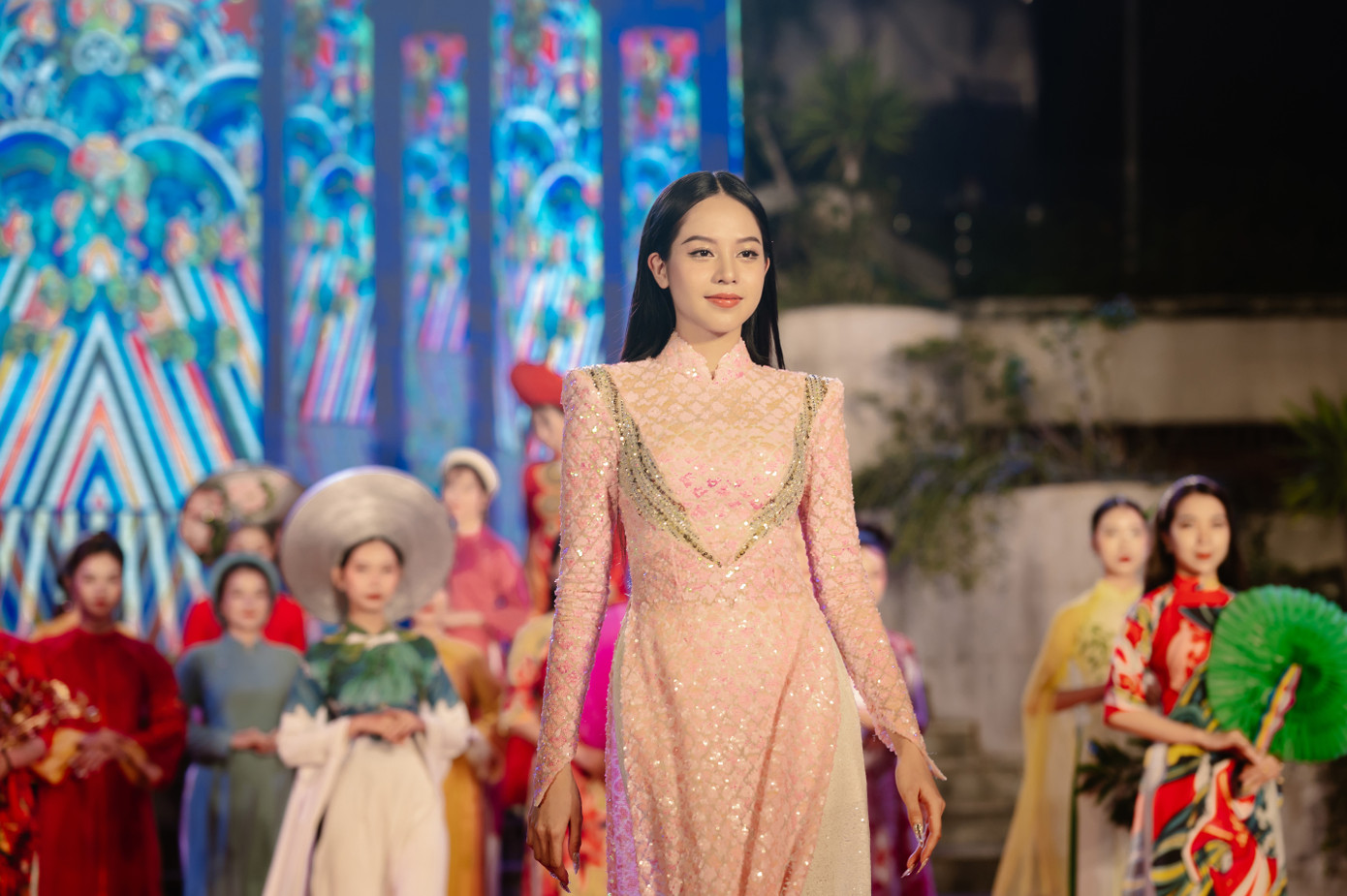 Hình ảnh Hoa hậu Huỳnh Thị Thanh Thủy tại sự kiện Áo dài - Bản sắc văn hóa Việt của Hội Liên hiệp Phụ nữ Thành phố Đà Nẵng.