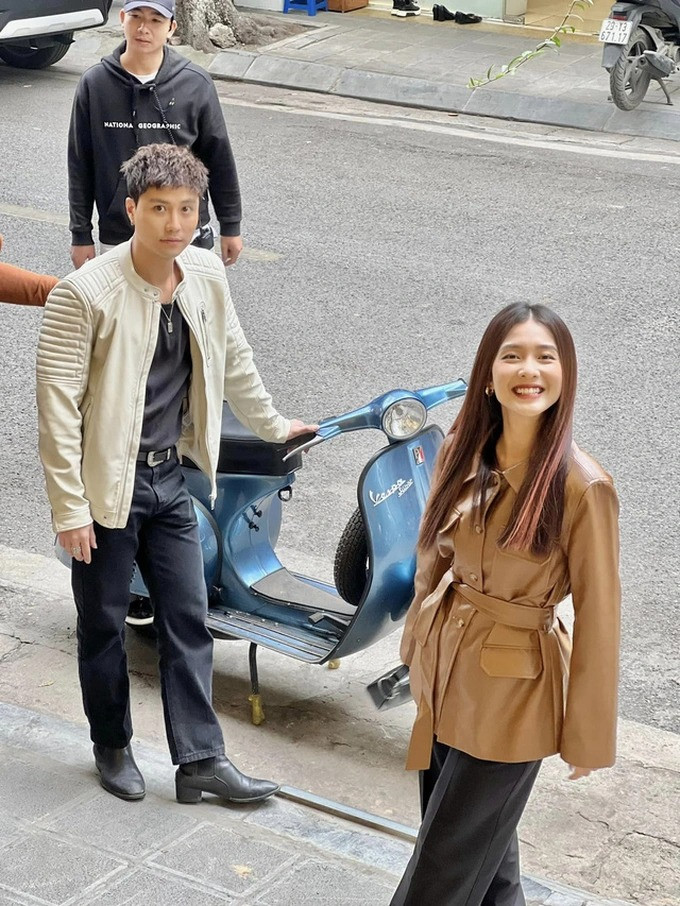 Thanh Sơn - Khả Ngân lần thứ hai đóng cặp trên phim giờ vàng. Thanh Sơn - Khả Ngân lần thứ hai đóng cặp trên phim giờ vàng.