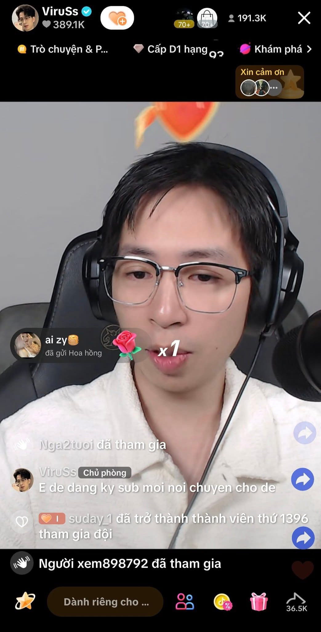 Buổi livestream của Ngọc Kem và ViruSs đều hút hơn một triệu người xem.