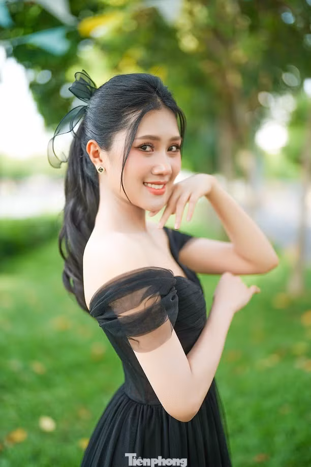Thùy Nhiên cho biết trước đây cô không biết nhiều về cuộc thi hoa hậu. Khi lên đại học, cô được bạn bè ủng hộ thi sắc đẹp. "Ban đầu, anh chị rủ rê tôi trình diễn áo dài, sau đó là cuộc thi ở trường. Trong một lần về nhà, tôi được chị cùng xóm rủ đi thi Hoa khôi, sau đó đạt thành tích Á khôi Nam Bộ 2022. Khi nhận ra khả năng của mình, tôi quyết định đặt mục tiêu thi Hoa hậu Việt Nam", Thùy Nhiên nói.