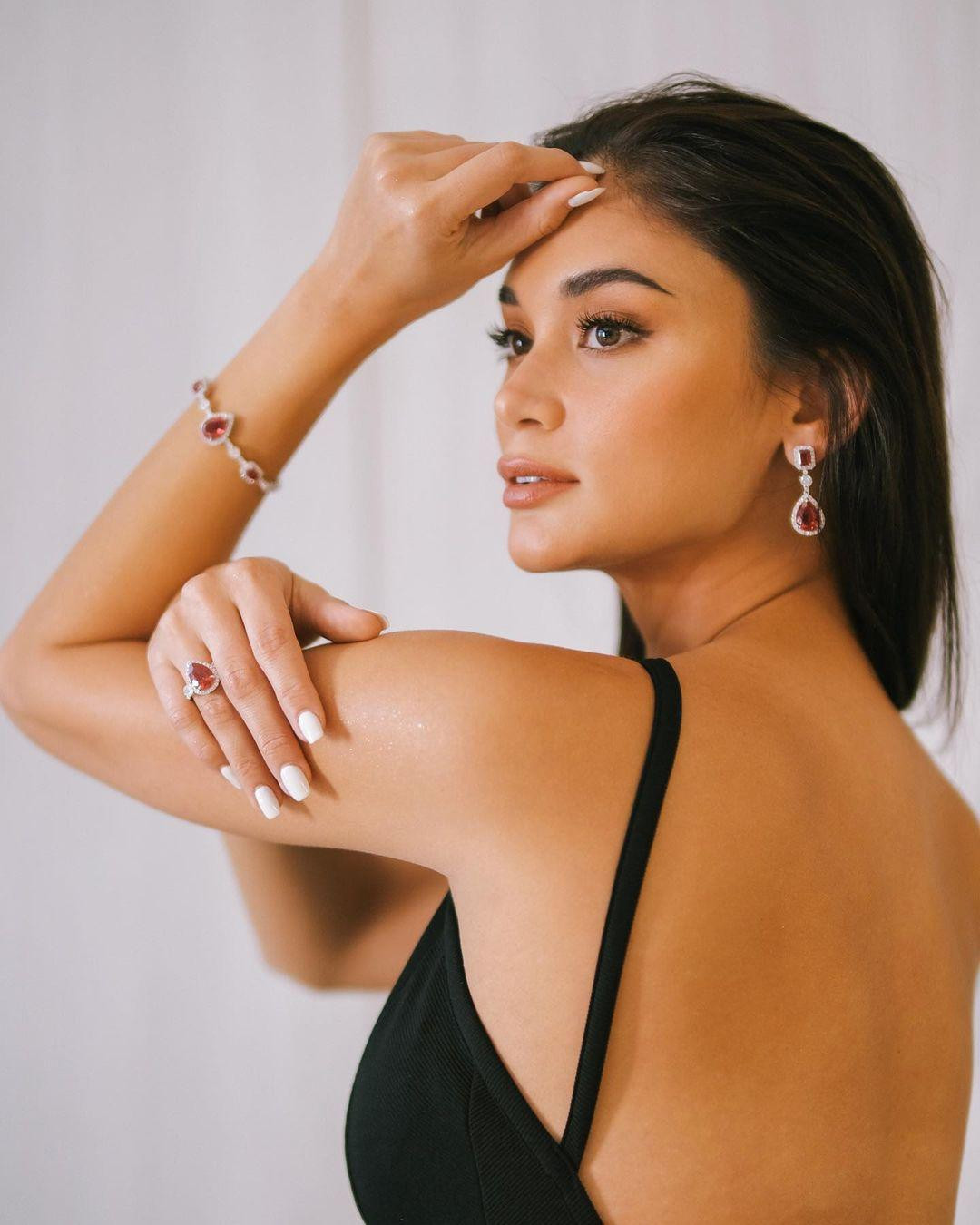 Hai cựu Miss Universe gây dấu ấn mạnh giai đoạn 2015-2022 đều đến từ Philippines.