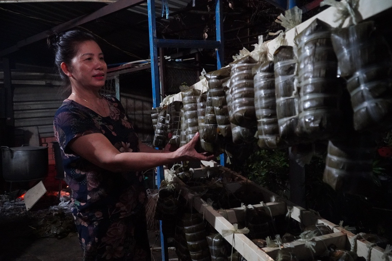 Thấu hiểu nỗi vất vả của người lao động vì bản thân từng tha hương, ở trọ, bà Bên luôn tổ chức nhiều hoạt động, tặng quà cho người tại khu trọ (Ảnh: NVCC).