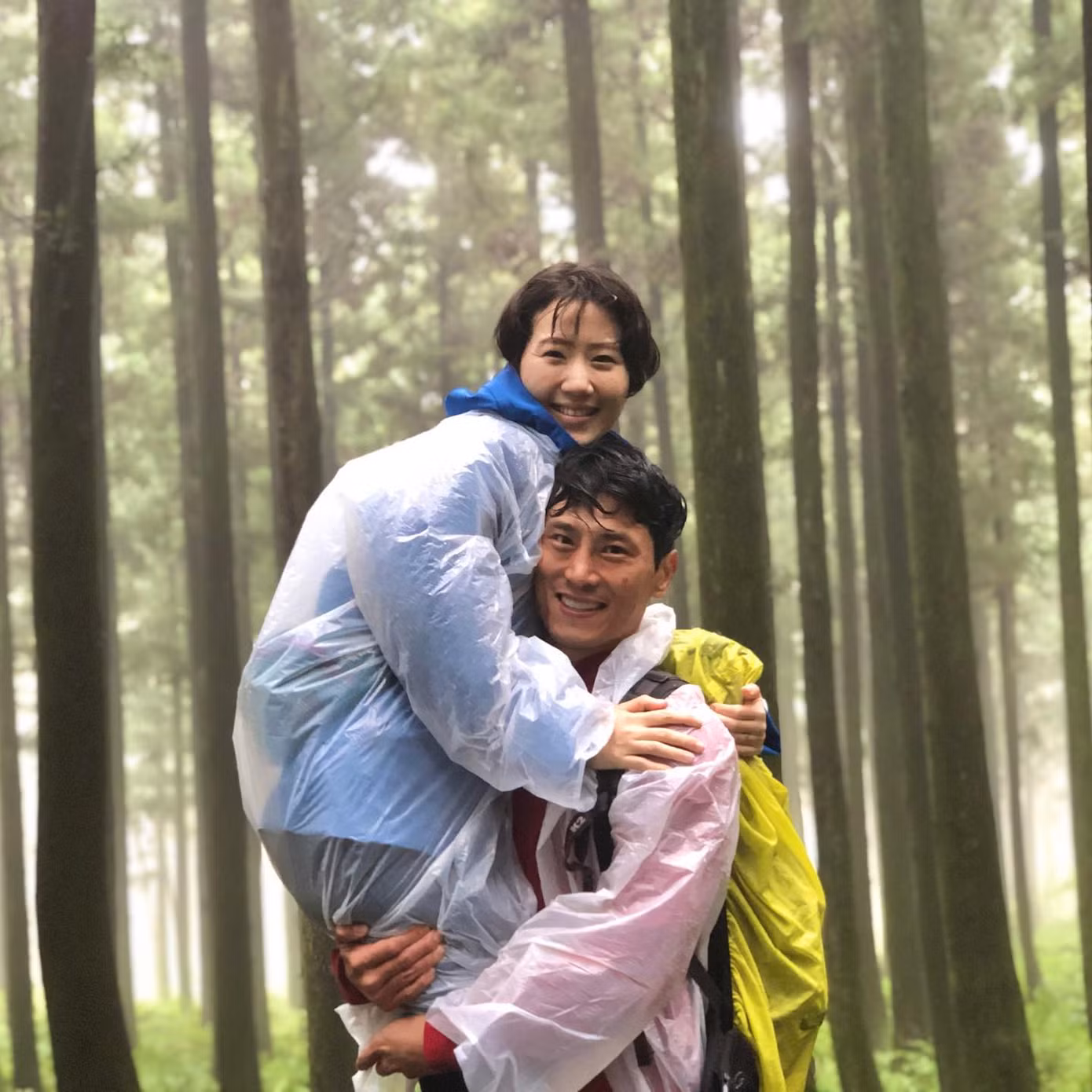 Hình ảnh đời thường của nam diễn viên Kim Jae Woo và vợ Jo Yu Ri.