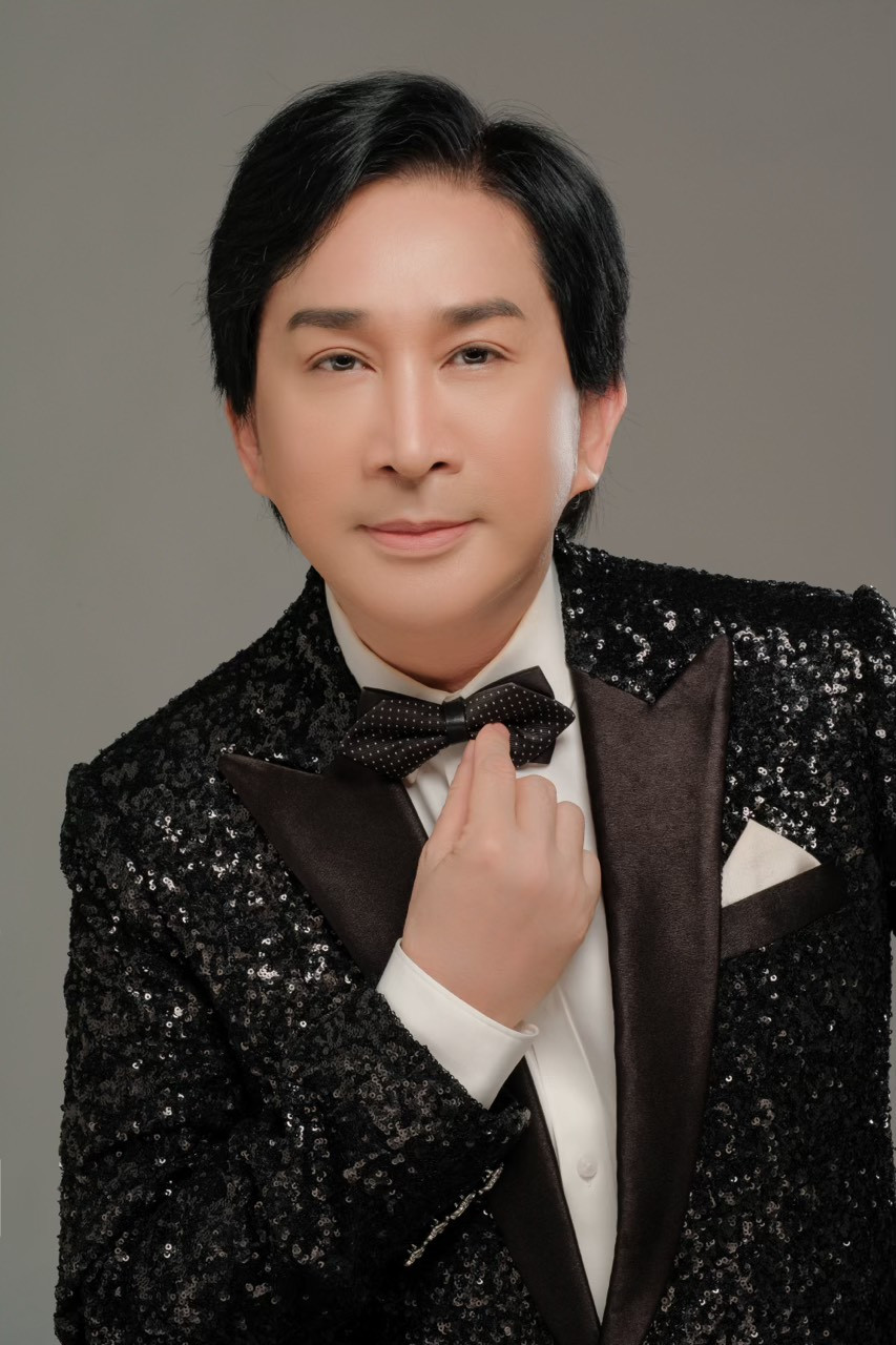 NSƯT Kim Tử Long và NSND Mỹ Hằng đảm nhận vai chính trong chương trình tôn vinh hoàng đế Quang Trung. NSƯT Kim Tử Long và NSND Mỹ Hằng đảm nhận vai chính trong chương trình tôn vinh hoàng đế Quang Trung.