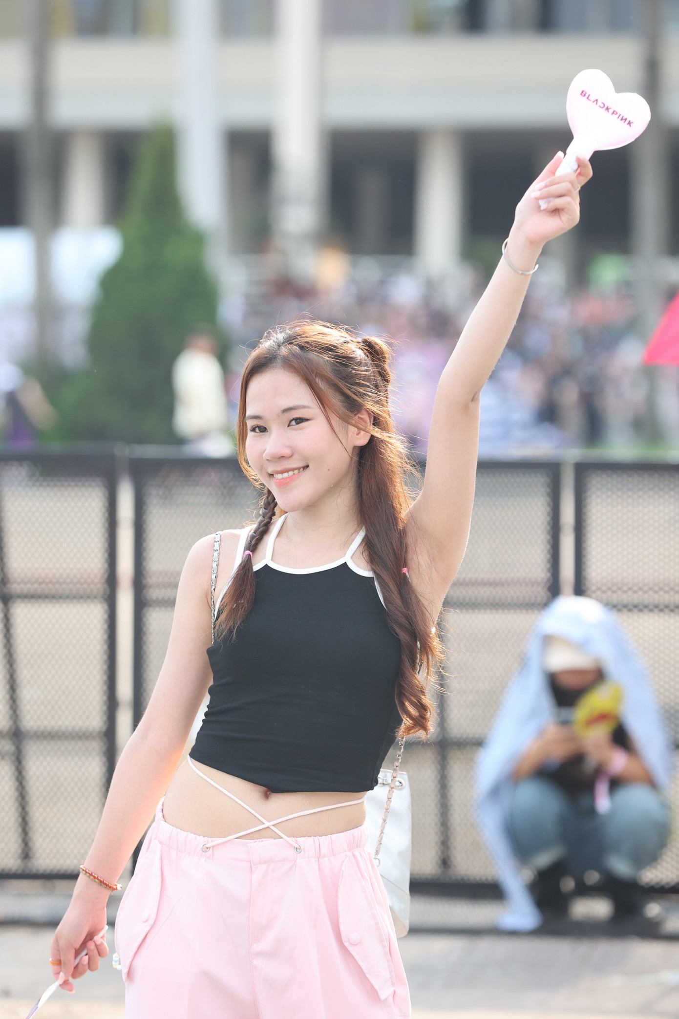 Hội chị em lên đồ xem show BlackPink ngày 29/7. Ảnh: Trọng Tài.