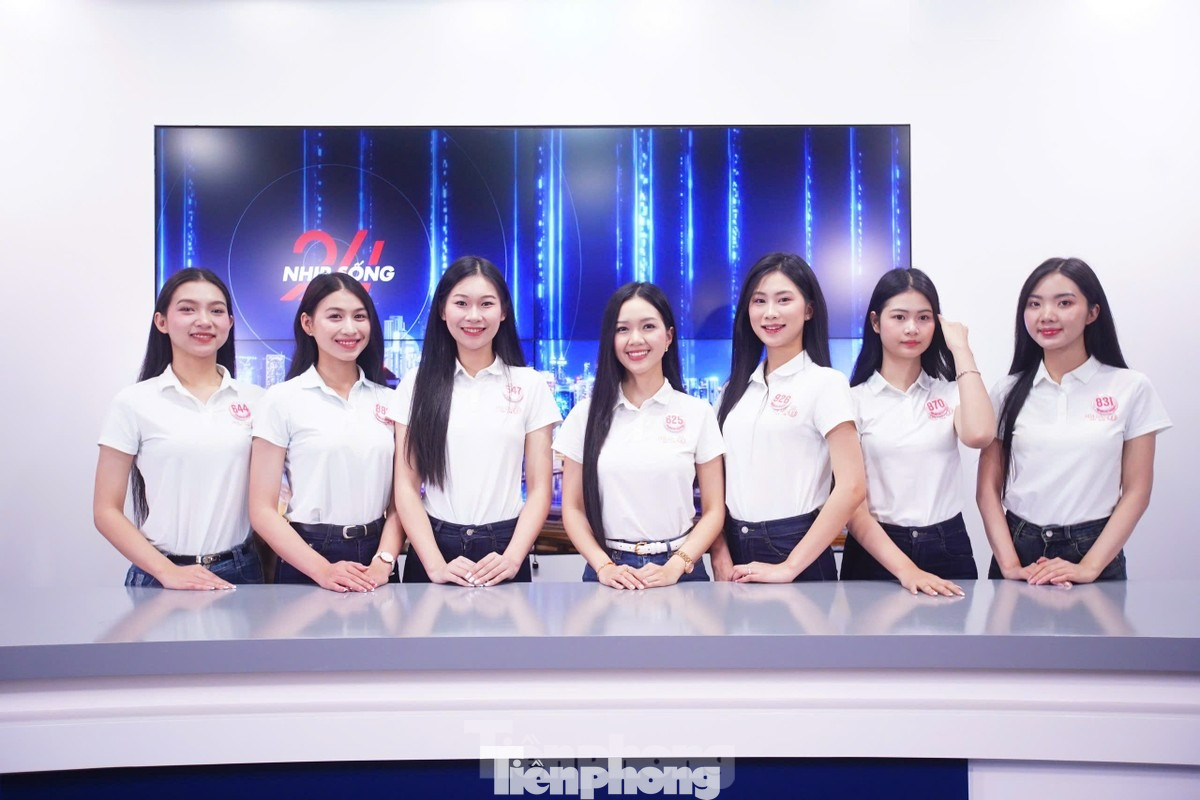 41 thí sinh còn có dịp trải nghiệm thăm trường quay và phòng, ban chuyên môn của báo - nơi sản xuất tin tức, phóng sự của tờ báo có tuổi đời 72 năm.