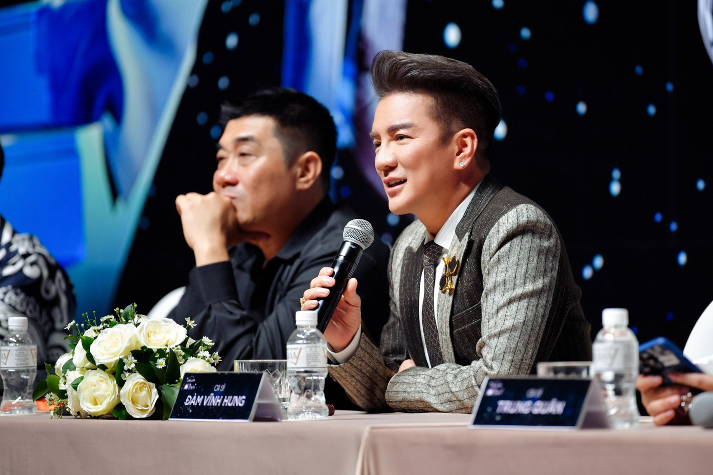 Đàm Vĩnh Hưng nghỉ hát bolero show hai live show cuối tổ chức tại TPHCM (8/3) và Hà Nội (23/3).