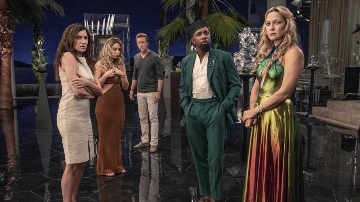 Nhóm bạn đa sắc và đầy mâu thuẫn của Bron.