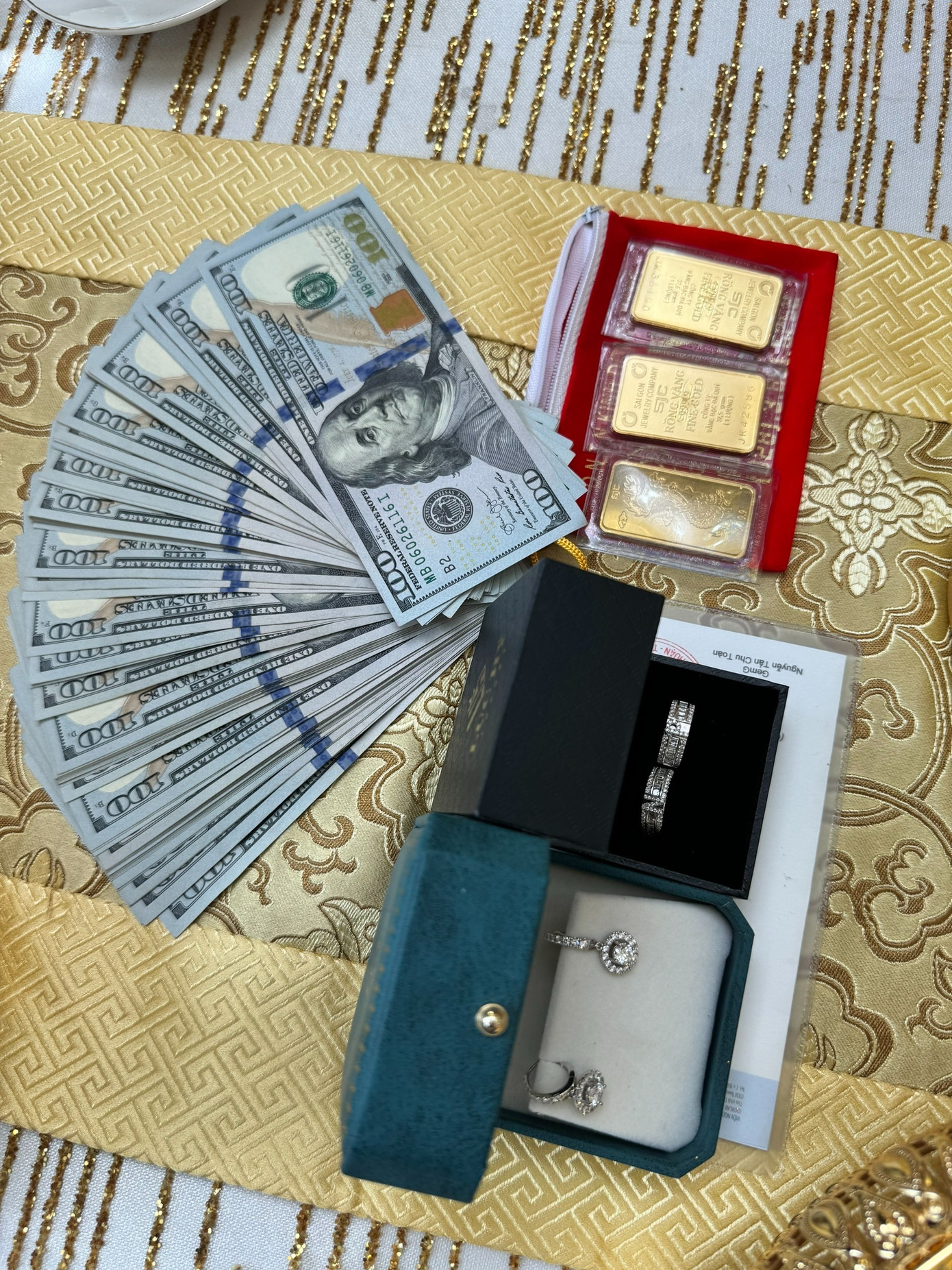 Toàn bộ quà cưới gia đình chú rể tặng cho con trai và con dâu trong lễ hỏi.