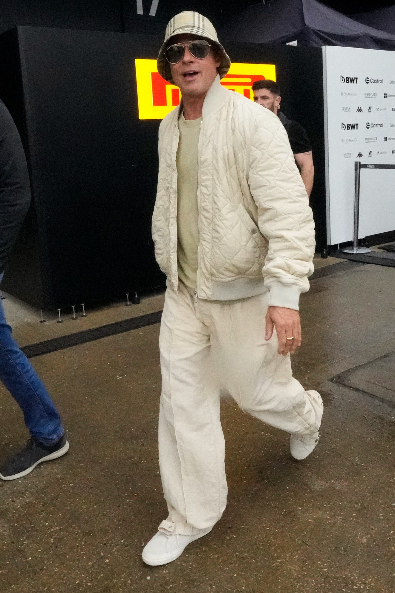 Gia đình Jolie-Pitt liên tục gặp bất ổn.