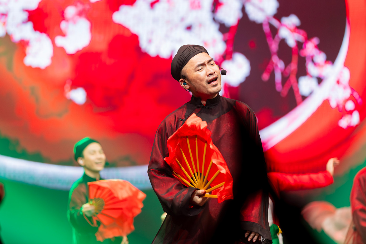 Sau phần thắng nhiều tranh cãi của Tiến Luật, Nhà Trẻ thắng đậm ở Công diễn 4. Sau phần thắng nhiều tranh cãi của Tiến Luật, Nhà Trẻ thắng đậm ở Công diễn 4.