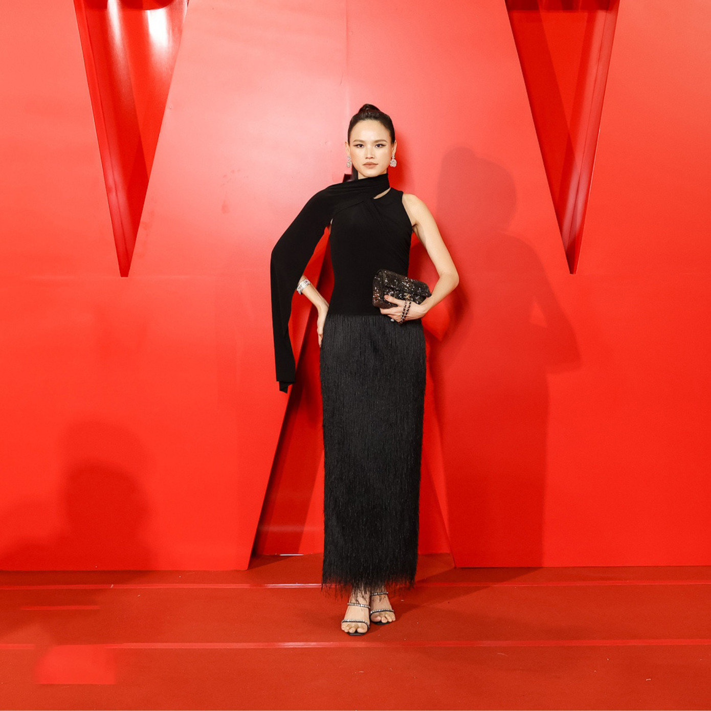 Trang phục đơn giản, sang trọng của Á quân Vietnam&apos;s Next Top Model 2010 Tuyết Lan.