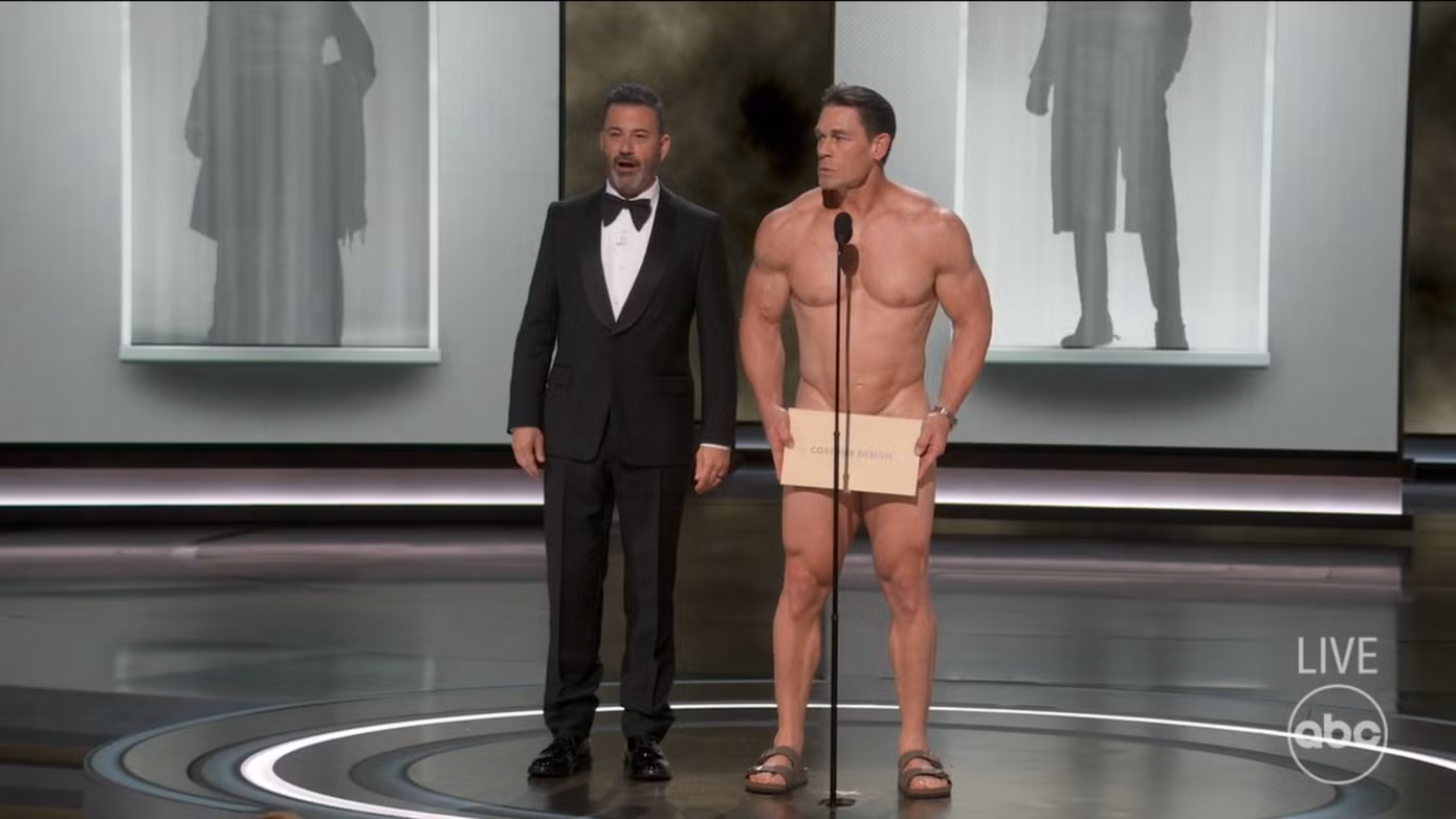 Màn tương tác bất ngờ giữa Jimmy Kimmel và John Cena viral khắp mặt báo.