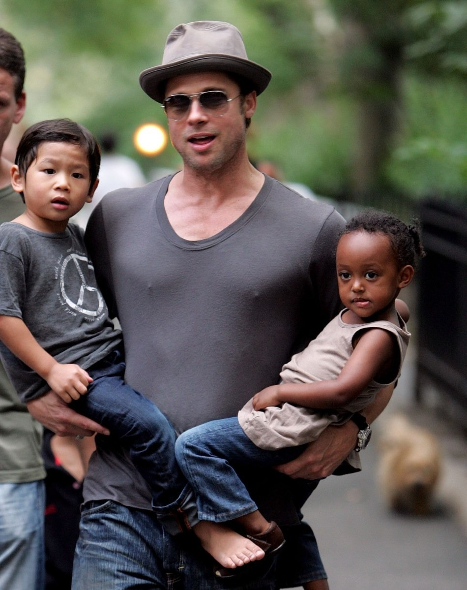 "Pax Thiên đã quên khoảnh khắc từng được cha Brad Pitt yêu thương", khán giả bình luận. "Pax Thiên đã quên khoảnh khắc từng được cha Brad Pitt yêu thương", khán giả bình luận.