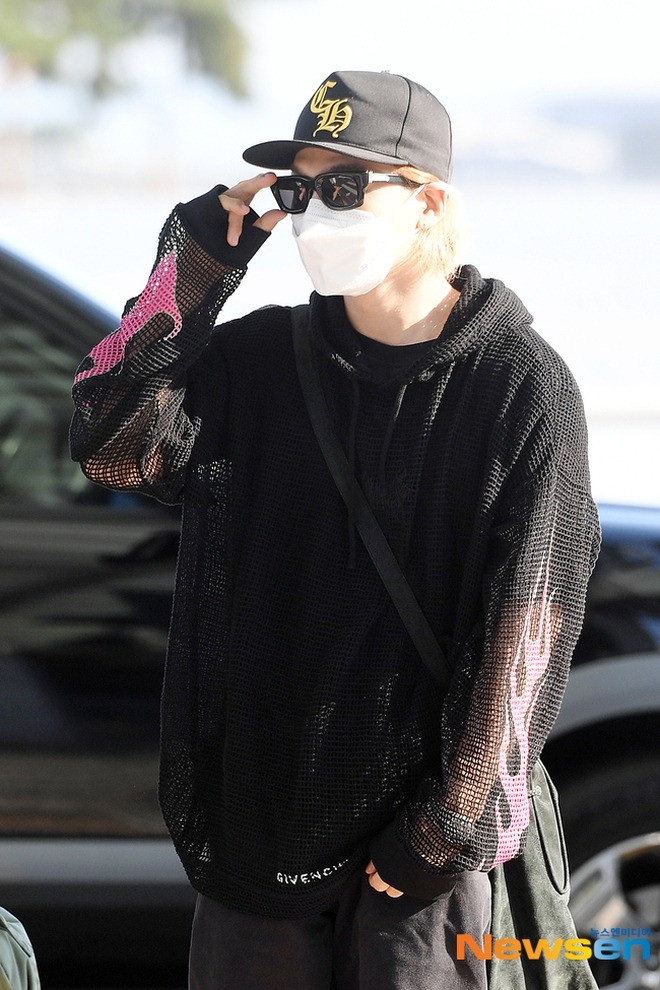 Taeyang có mặt tại sân bay Incheon, Hàn Quốc để chuẩn bị đến Đà Nẵng. Thành viên nhóm Big Bang mặc kín đáo, mang khẩu trang và kính đen trước giờ khởi hành sang Việt Nam.