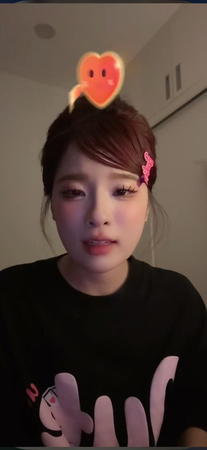 ViruSs và Ngọc Kem vô tư phơi bày đời tư trên livestream, đổi lại là lượt xem và quà tặng.