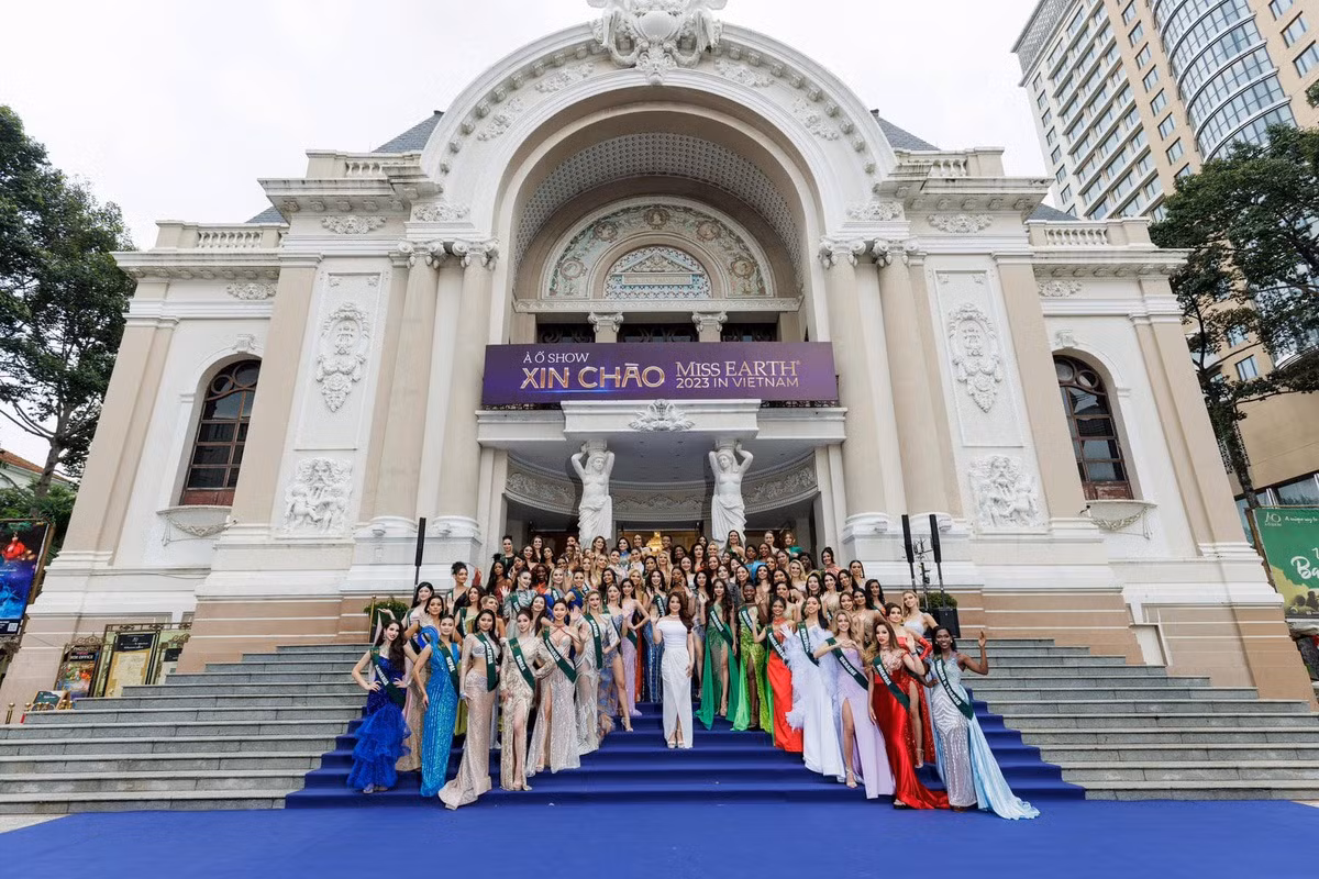 Sự kiện Ceremony Welcome - Xin chào Miss Earth 2023 - diễn ra tại Nhà hát Thành phố do công ty của Trương Ngọc Ánh và Trung tâm Tổ chức Biểu diễn và Điện ảnh TPHCM phối hợp tổ chức. Sự kiện Ceremony Welcome - Xin chào Miss Earth 2023 - diễn ra tại Nhà hát Thành phố do công ty của Trương Ngọc Ánh và Trung tâm Tổ chức Biểu diễn và Điện ảnh TPHCM phối hợp tổ chức.