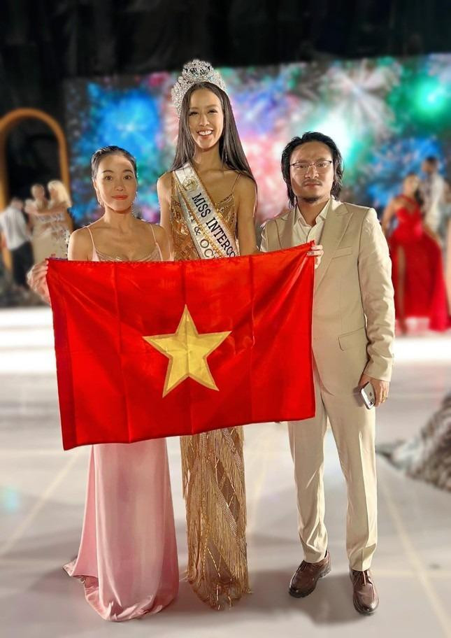 Bảo Ngọc đoạt vương miện Miss Intercontinental sau phần thuyết trình ấn tượng. Ảnh: Miss Intercontinental, FBNV.