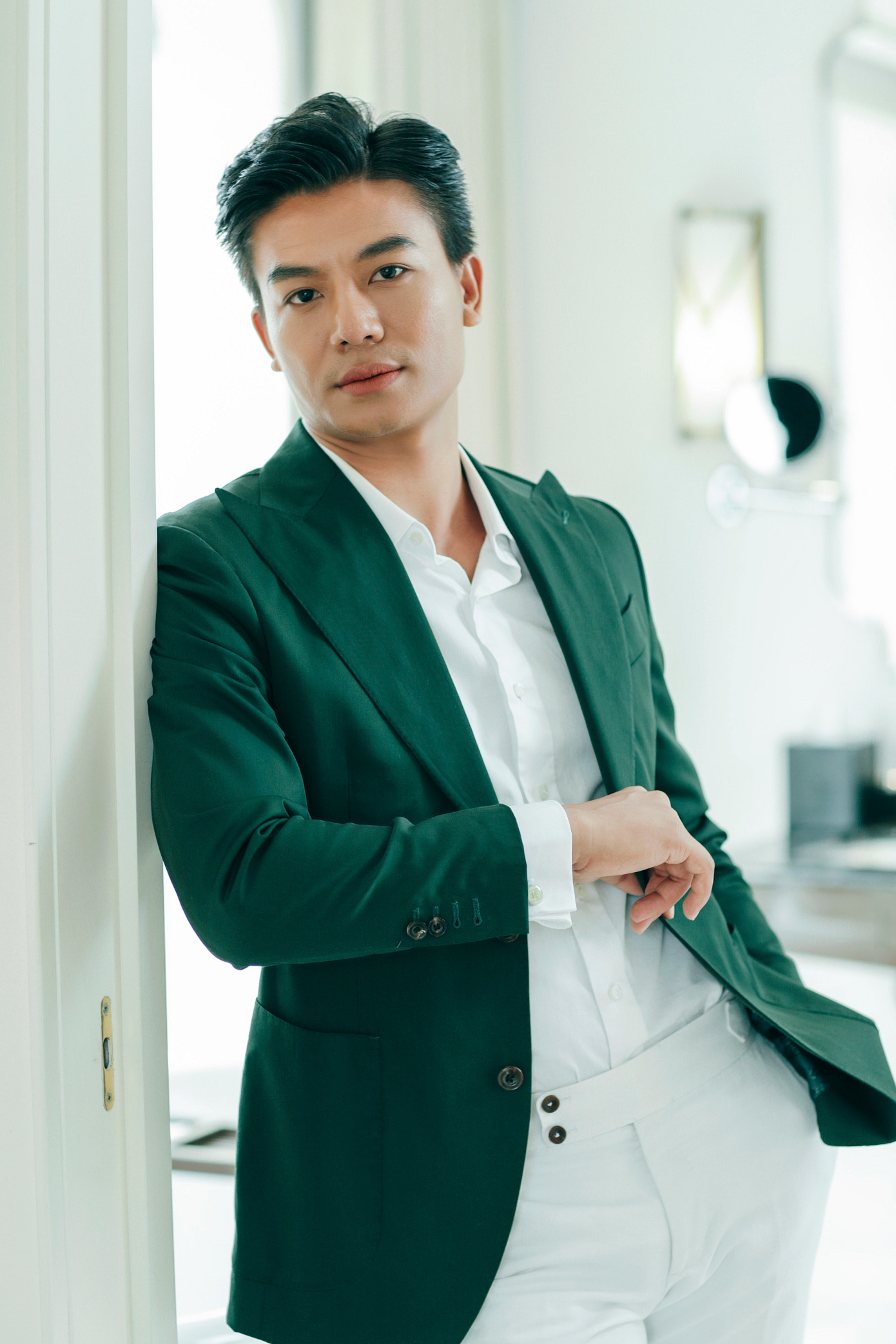 Hiếu Nguyễn hạnh phúc khi lần đầu đồng hành cùng chương trình Chủ Nhật Đỏ.