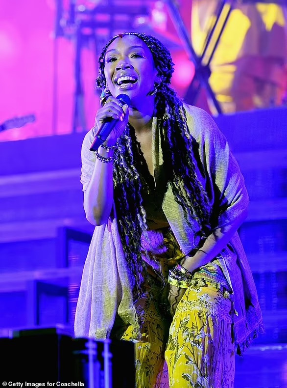 Nhiều cái tên trong danh sách vượt qua Celine Dion gây khó hiểu. Nhiều cái tên trong danh sách vượt qua Celine Dion gây khó hiểu.