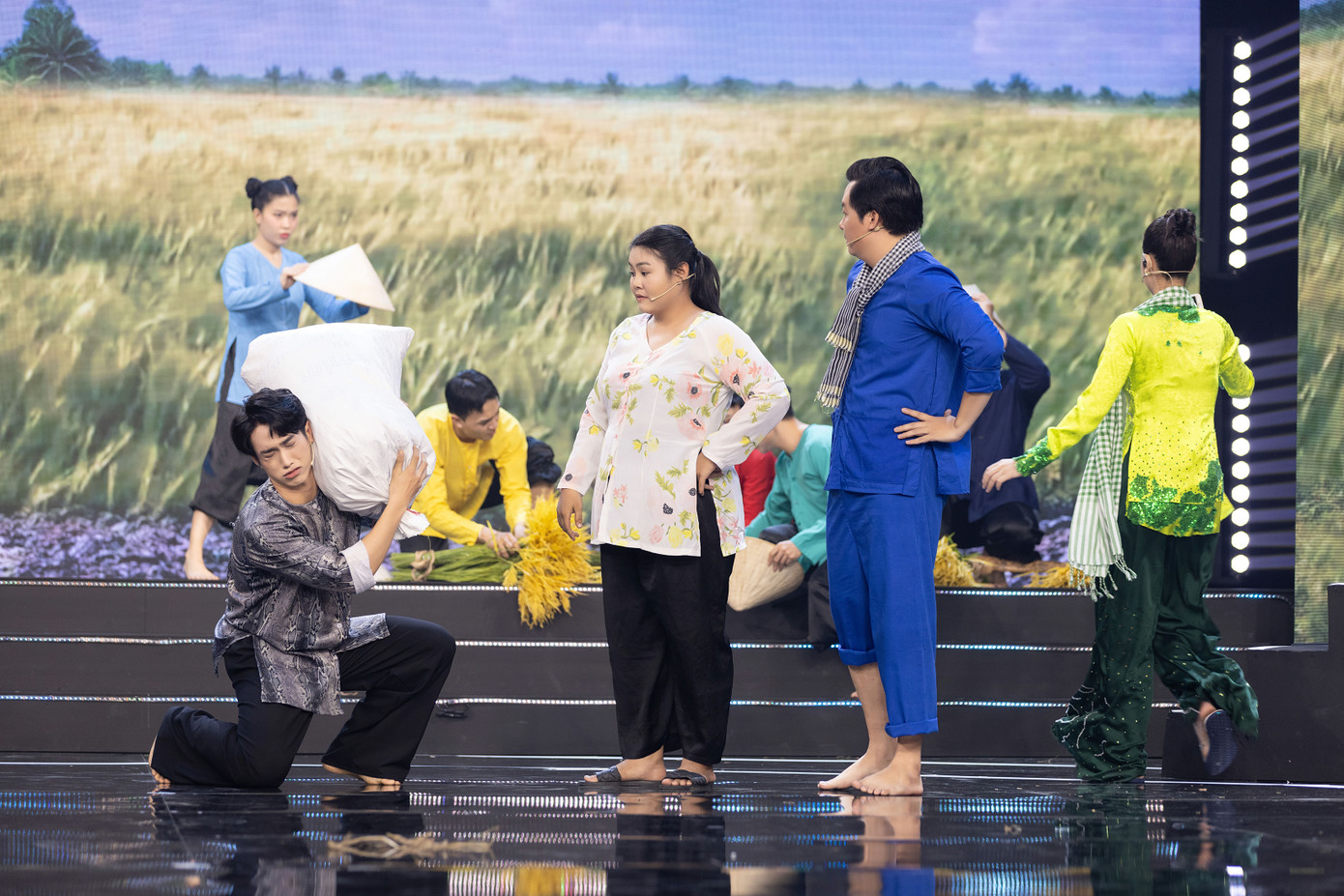 Nhiều câu chuyện, vấn đề nổi cộm trong năm xuất hiện trên sóng truyền hình.