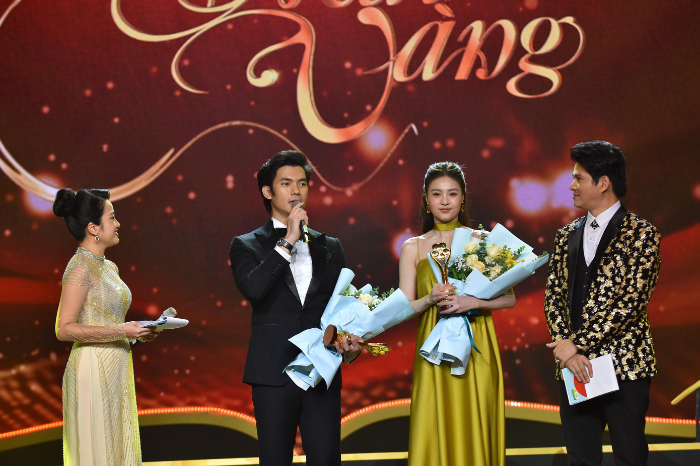 Ninh Dương Lan Ngọc và Nhan Phúc Vinh tại Mai Vàng 2022.