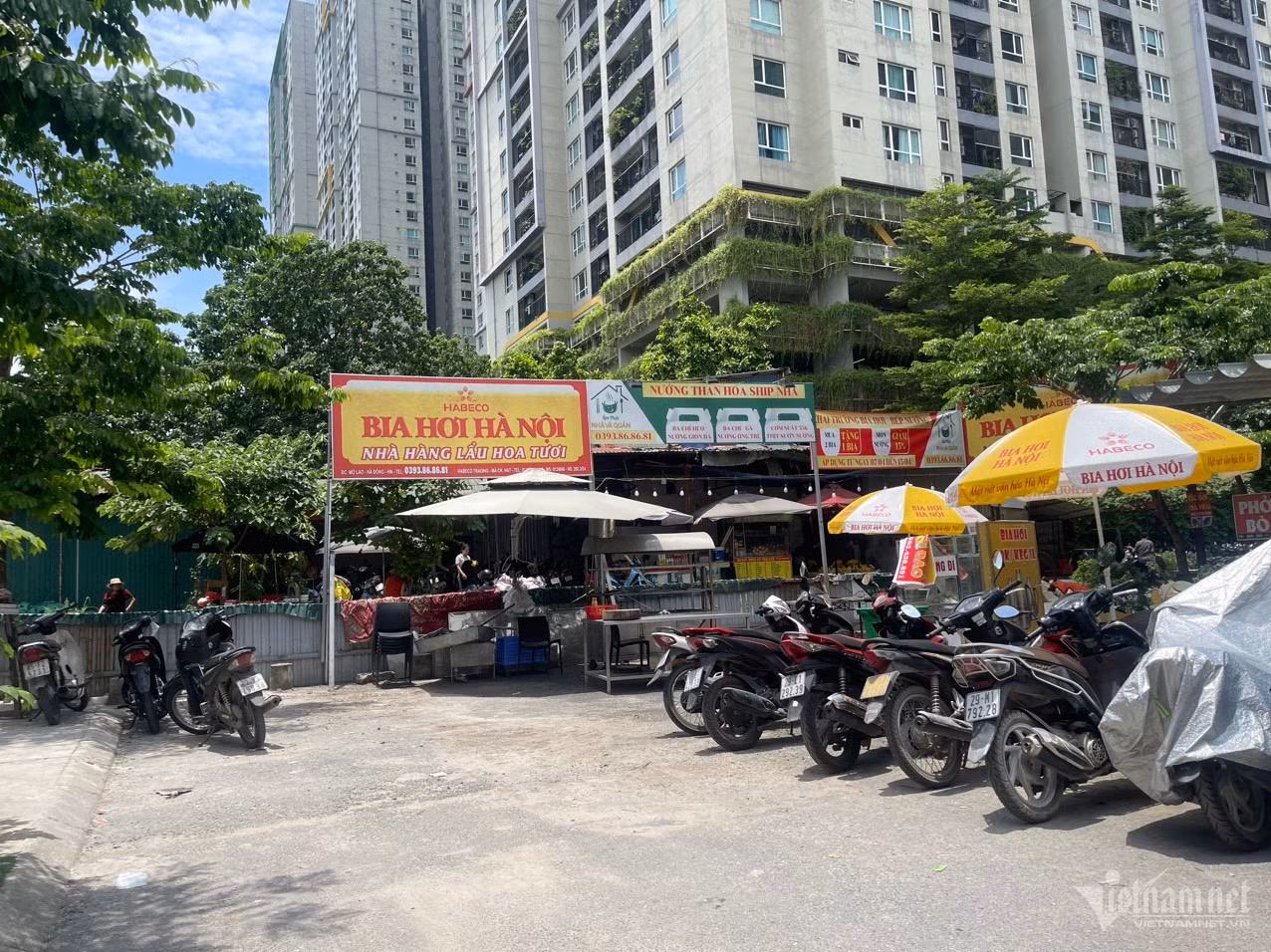 Khu vực chiếc Mazda CX-5 từng đỗ trong thời gian dài. (Ảnh: Hoàng Hiệp) Khu vực chiếc Mazda CX-5 từng đỗ trong thời gian dài. (Ảnh: Hoàng Hiệp)