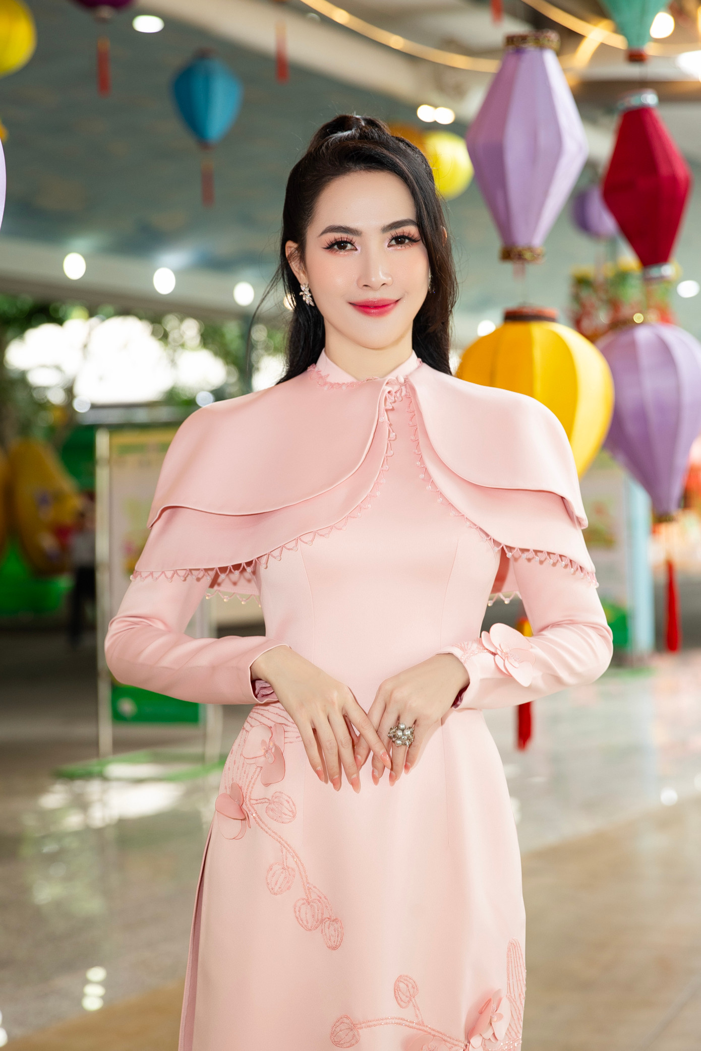Phan Thị Mơ tham gia nhiều chương trình cộng đồng bên cạnh hoạt động nghệ thuật. Phan Thị Mơ tham gia nhiều chương trình cộng đồng bên cạnh hoạt động nghệ thuật.